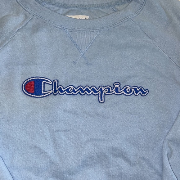 ⭐️3 For $15⭐️ Champion Logo Crewneck - Picture 3 of 6
